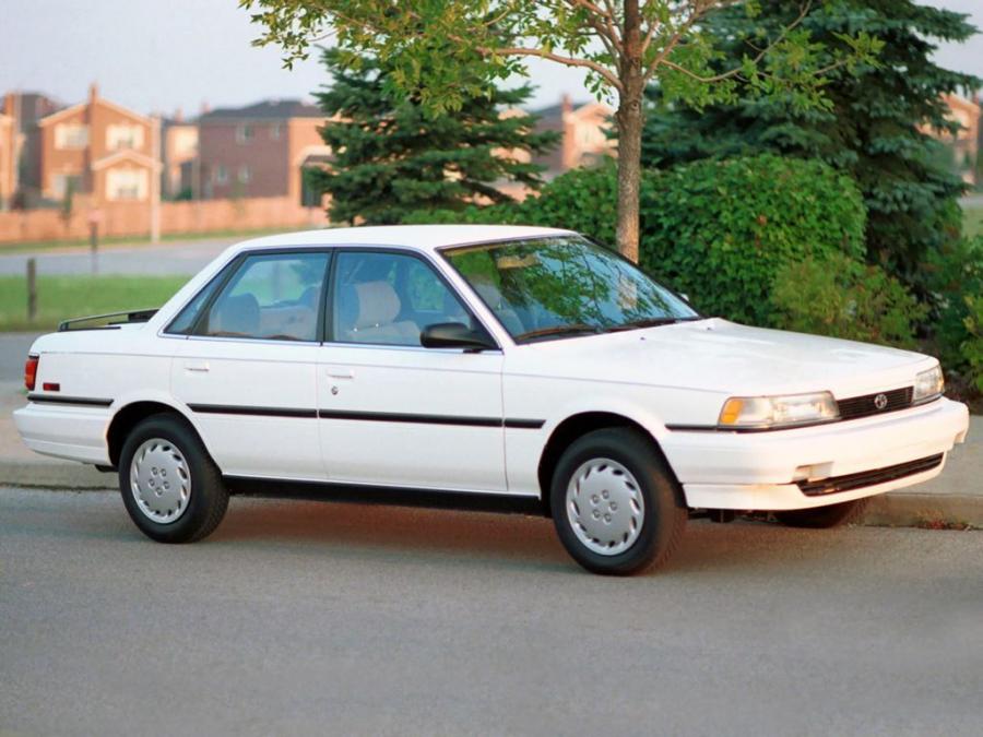  Toyota Camry Sedan LE 1990 года  (US) (фото 8 из 9)